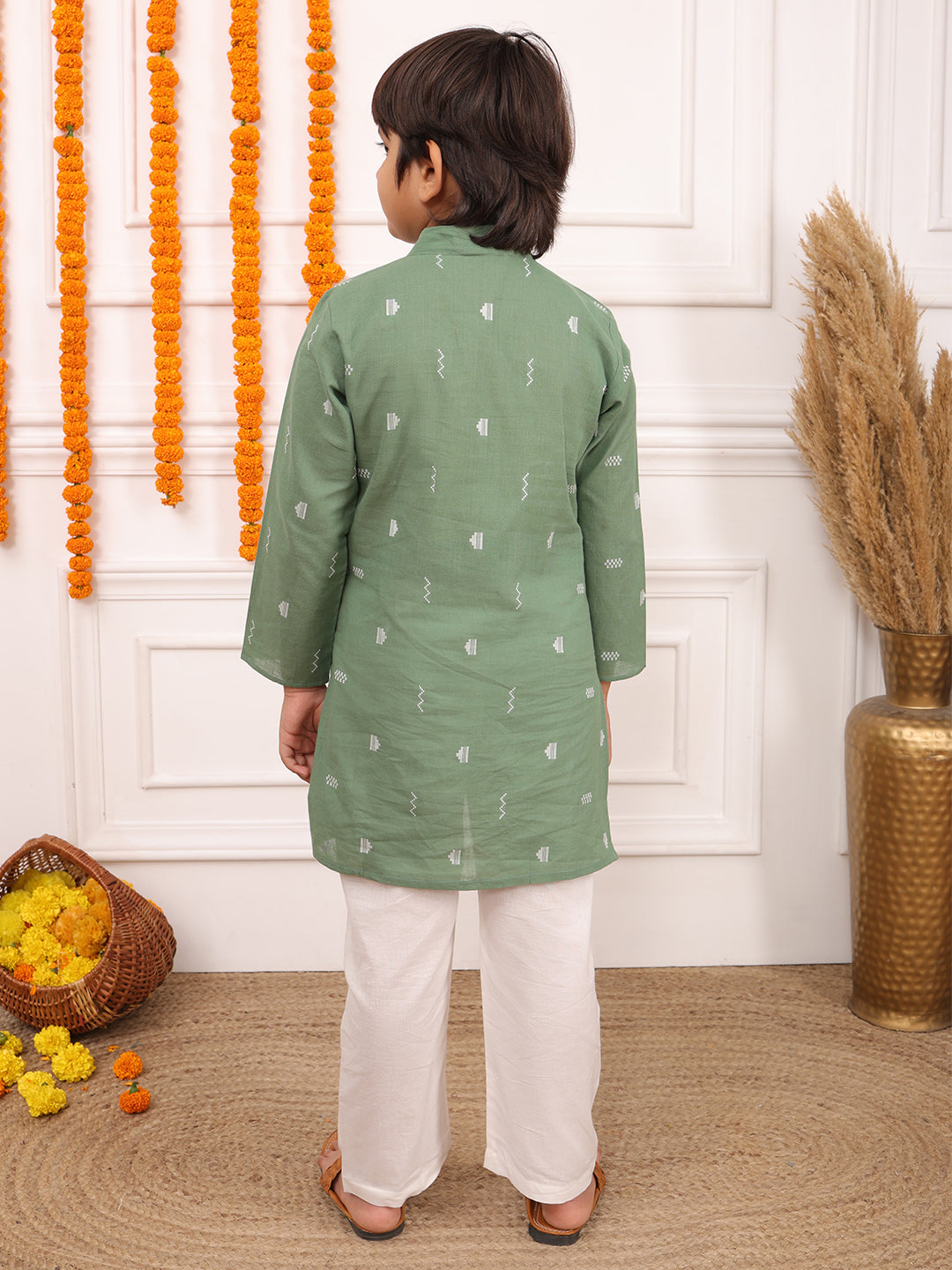 Biglilpeople Boys Woven Geometric Mandarin Collar Long Sleeves Kurta Set