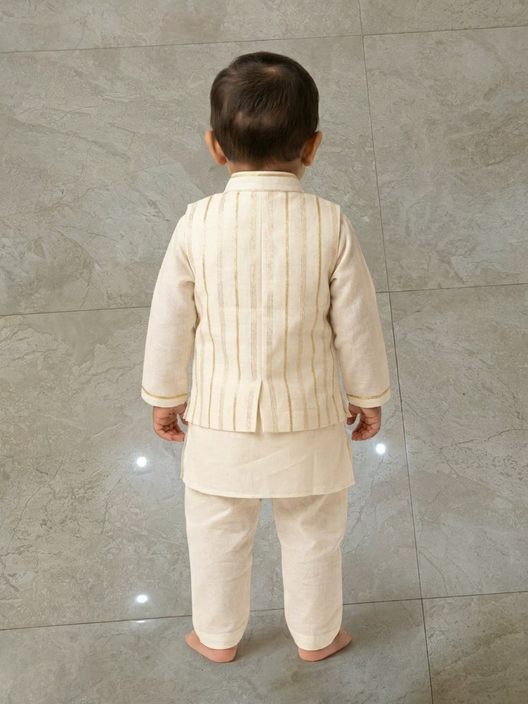 Conjunto de Kurta y Pijama Crudo para Bebés Niños de Biglilpeople con Chaleco Nehru a Rayas