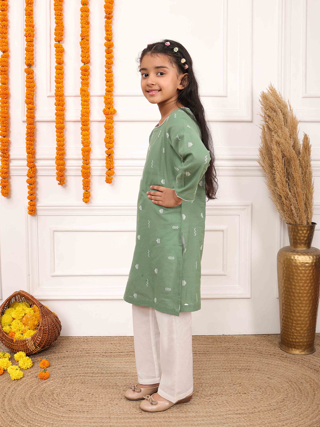 Girls Printed Full Sleeves Kurta Set-Light Green