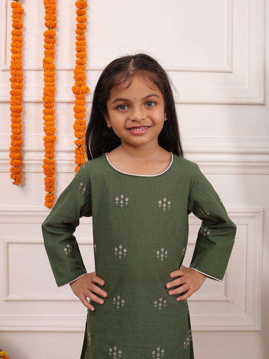 Girls Printed Full Sleeves Kurta Set-Dark Green