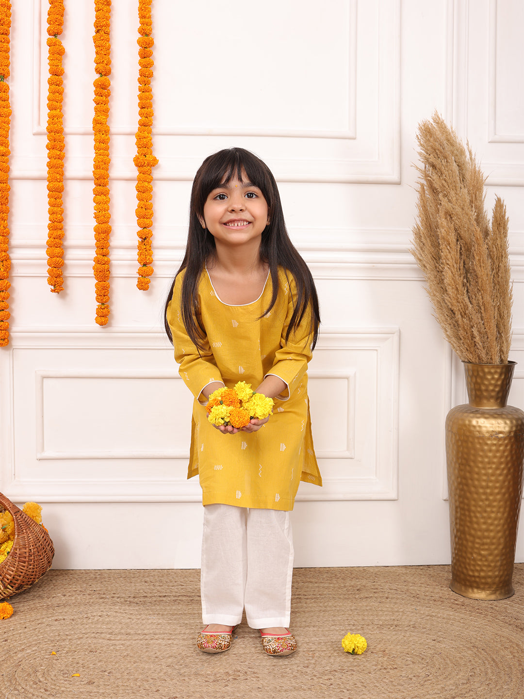 Girls Printed Full Sleeves Kurta Set-Light Yellow