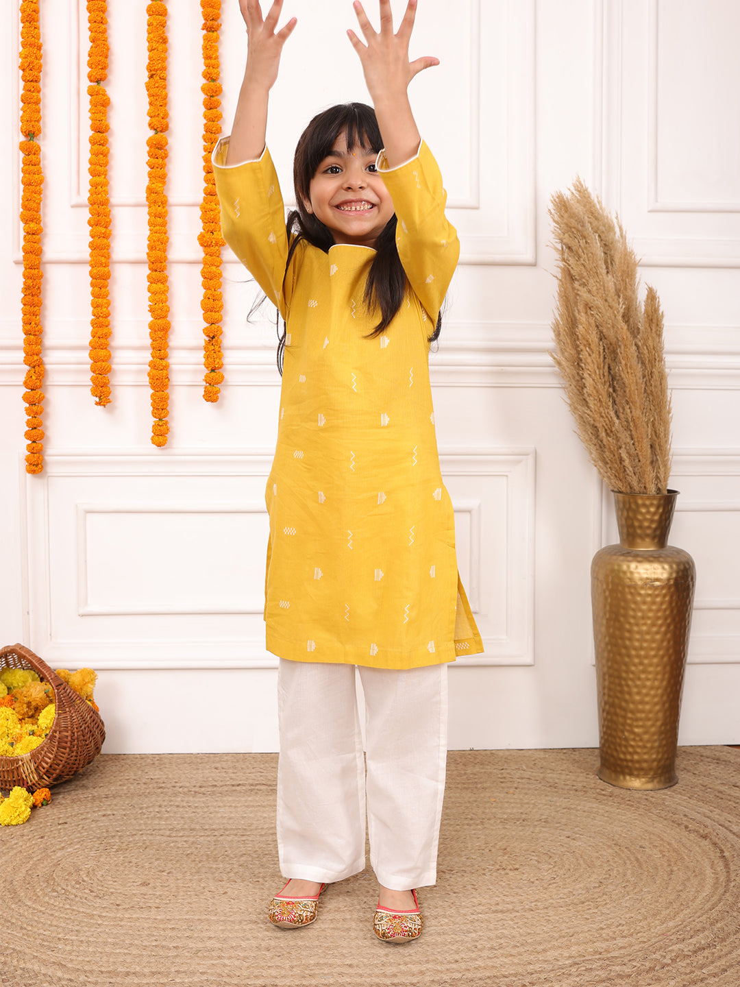 Girls Printed Full Sleeves Kurta Set-Light Yellow