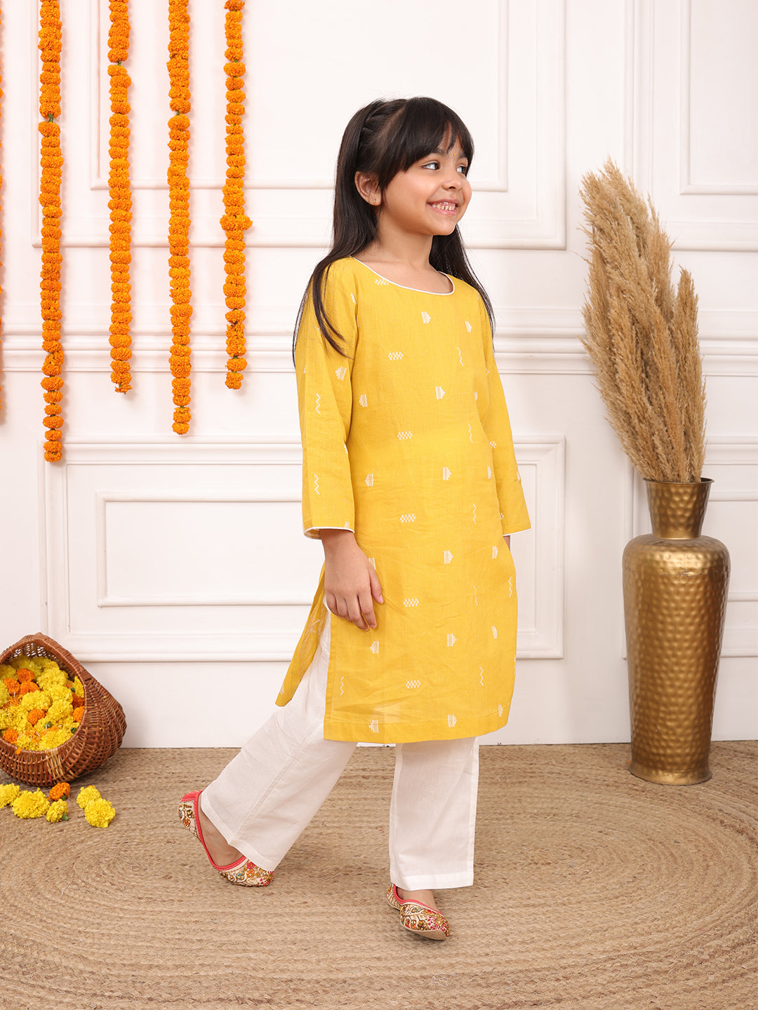 Girls Printed Full Sleeves Kurta Set-Light Yellow