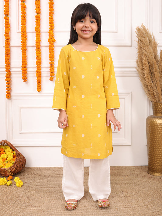 Girls Printed Full Sleeves Kurta Set-Light Yellow