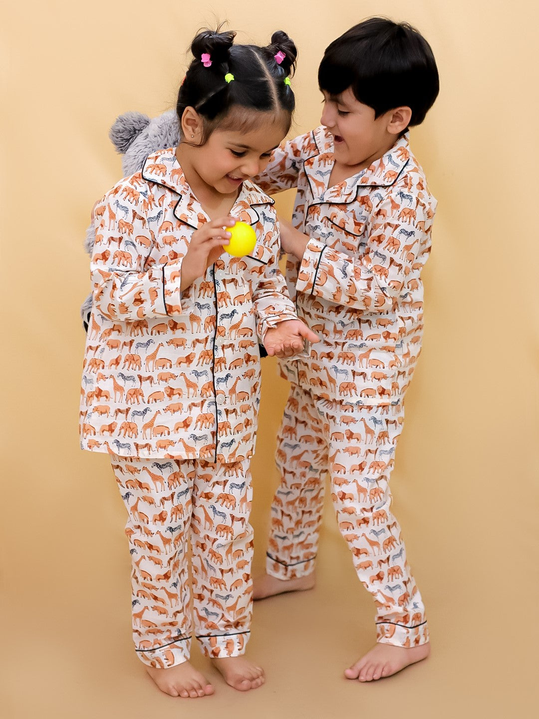 लड़कों और लड़कियों के लिए एनिमल प्रिंटेड नाइट सूट