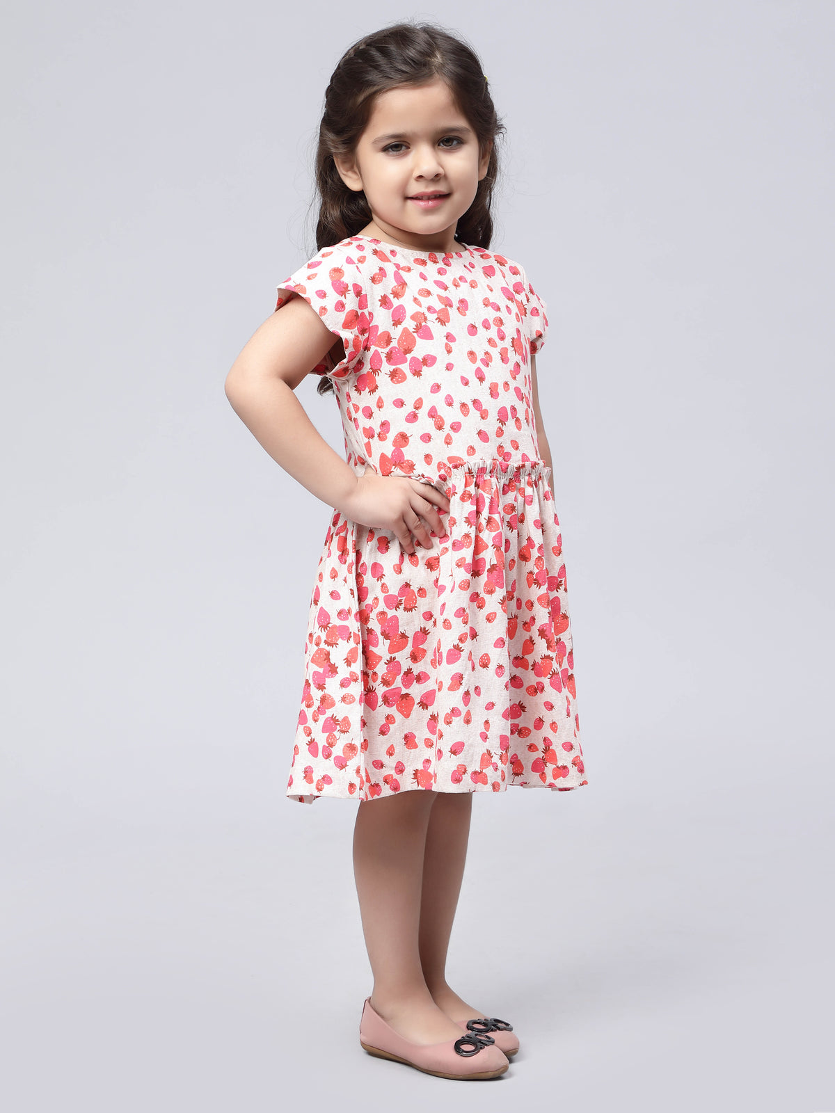 Vestido de lino estampado de fresas para niñas