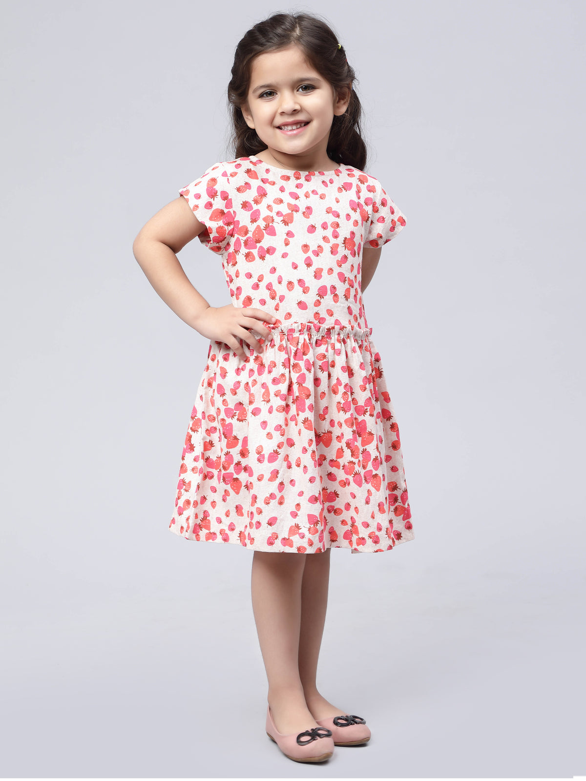Vestido de lino estampado de fresas para niñas