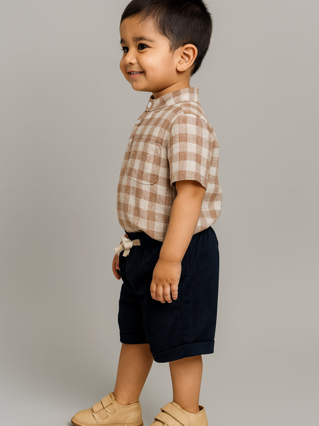 Conjuntos de camisa de cuadros con cuello mandarín y pantalón corto para bebés
