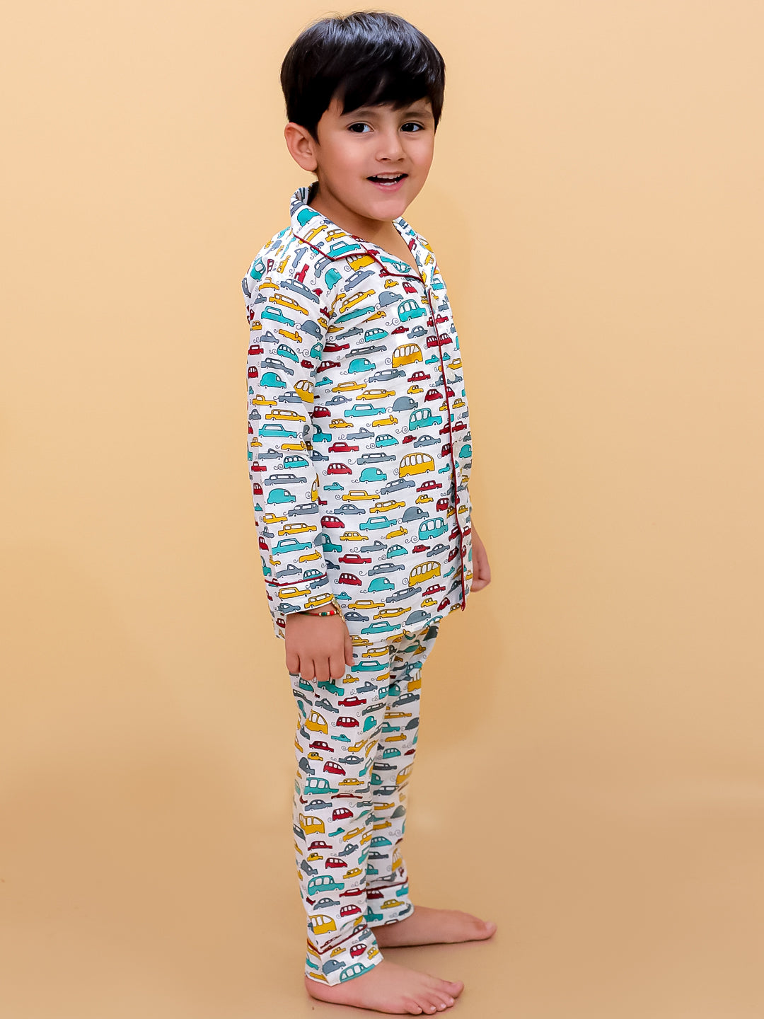 Pijamas divertidos con estampado de coches para niños y niñas