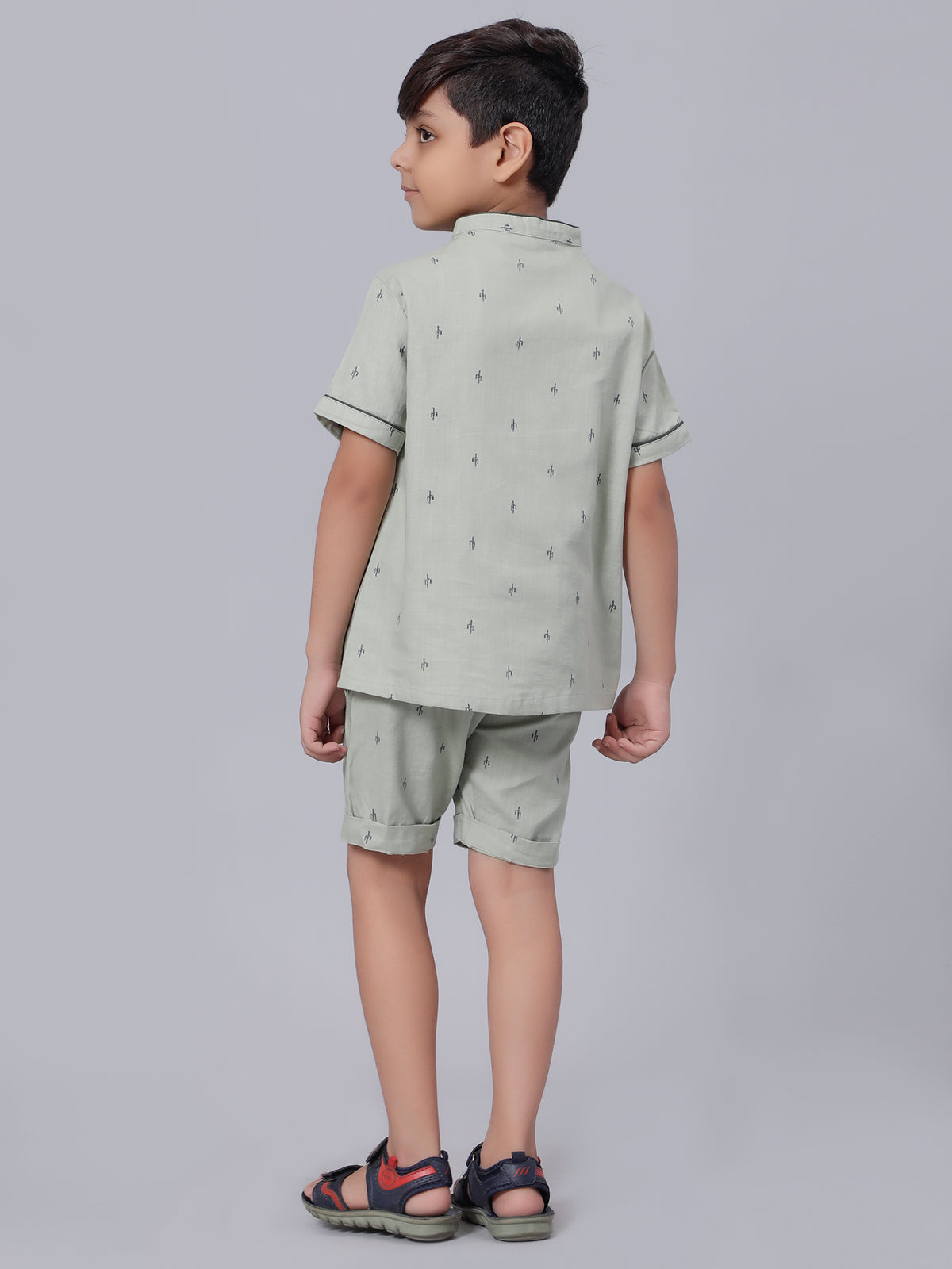 Conjunto coordinado con estampado de cactus