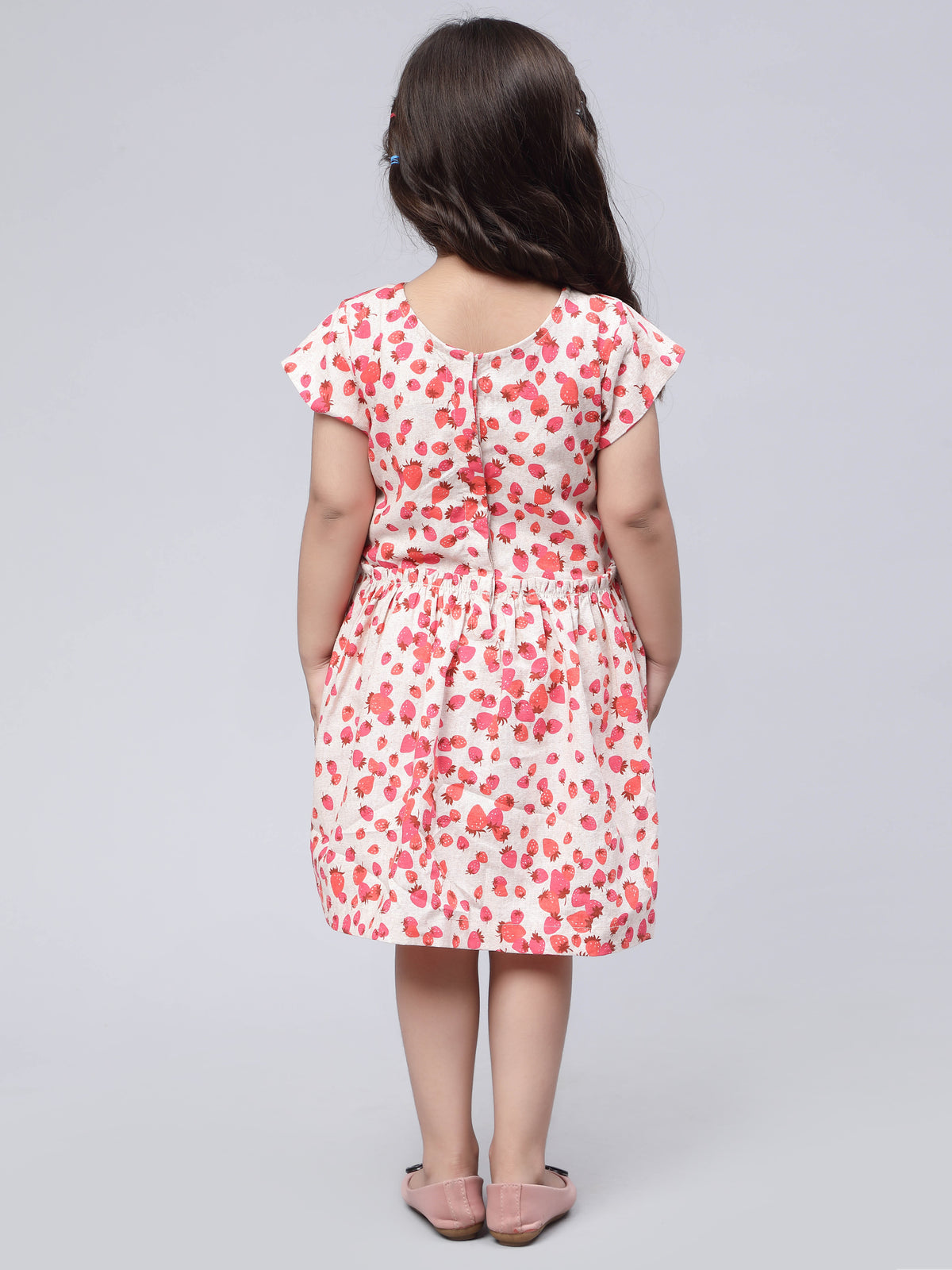 Vestido de lino estampado de fresas para niñas