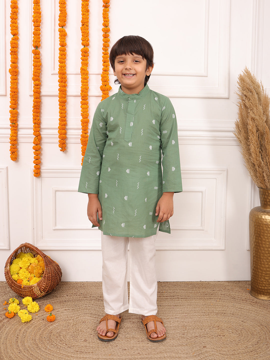 Biglilpeople Boys Woven Geometric Mandarin Collar Long Sleeves Kurta Set
