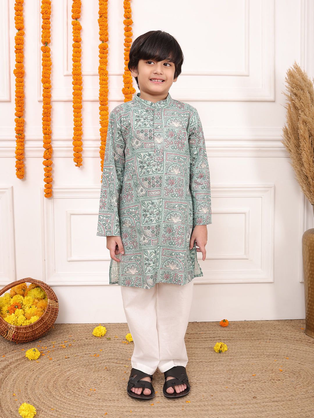 Biglilpeople Boys Floral Motifs Mandarin Collar Long Sleeves Kurta Set