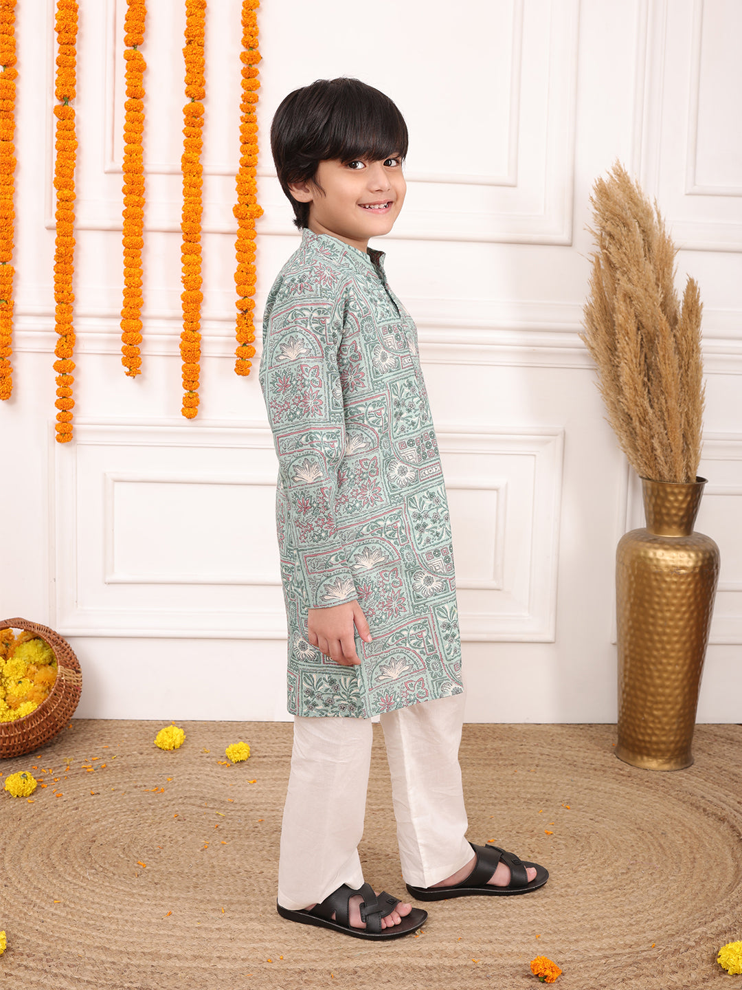 Biglilpeople Boys Floral Motifs Mandarin Collar Long Sleeves Kurta Set