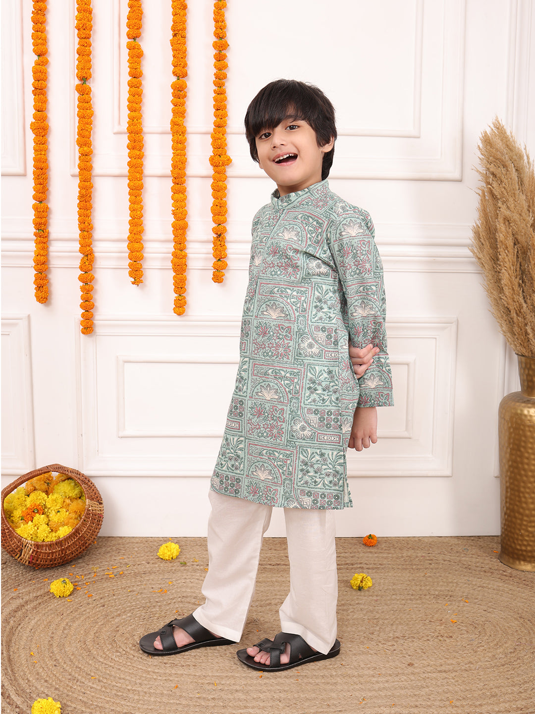 Biglilpeople Boys Floral Motifs Mandarin Collar Long Sleeves Kurta Set