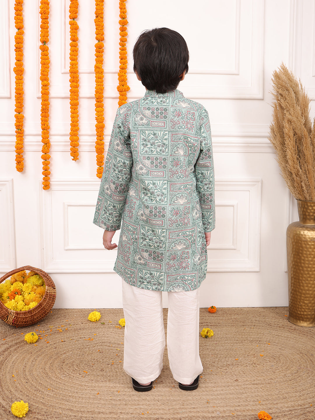 Biglilpeople Boys Floral Motifs Mandarin Collar Long Sleeves Kurta Set