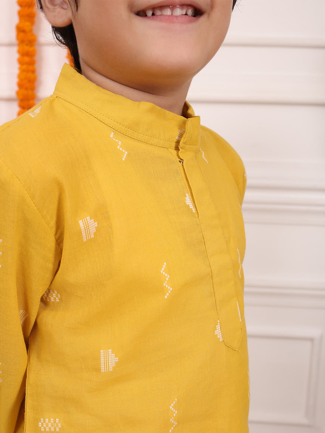 Biglilpeople Boys Woven Geometric Mandarin Collar Long Sleeves Kurta Set