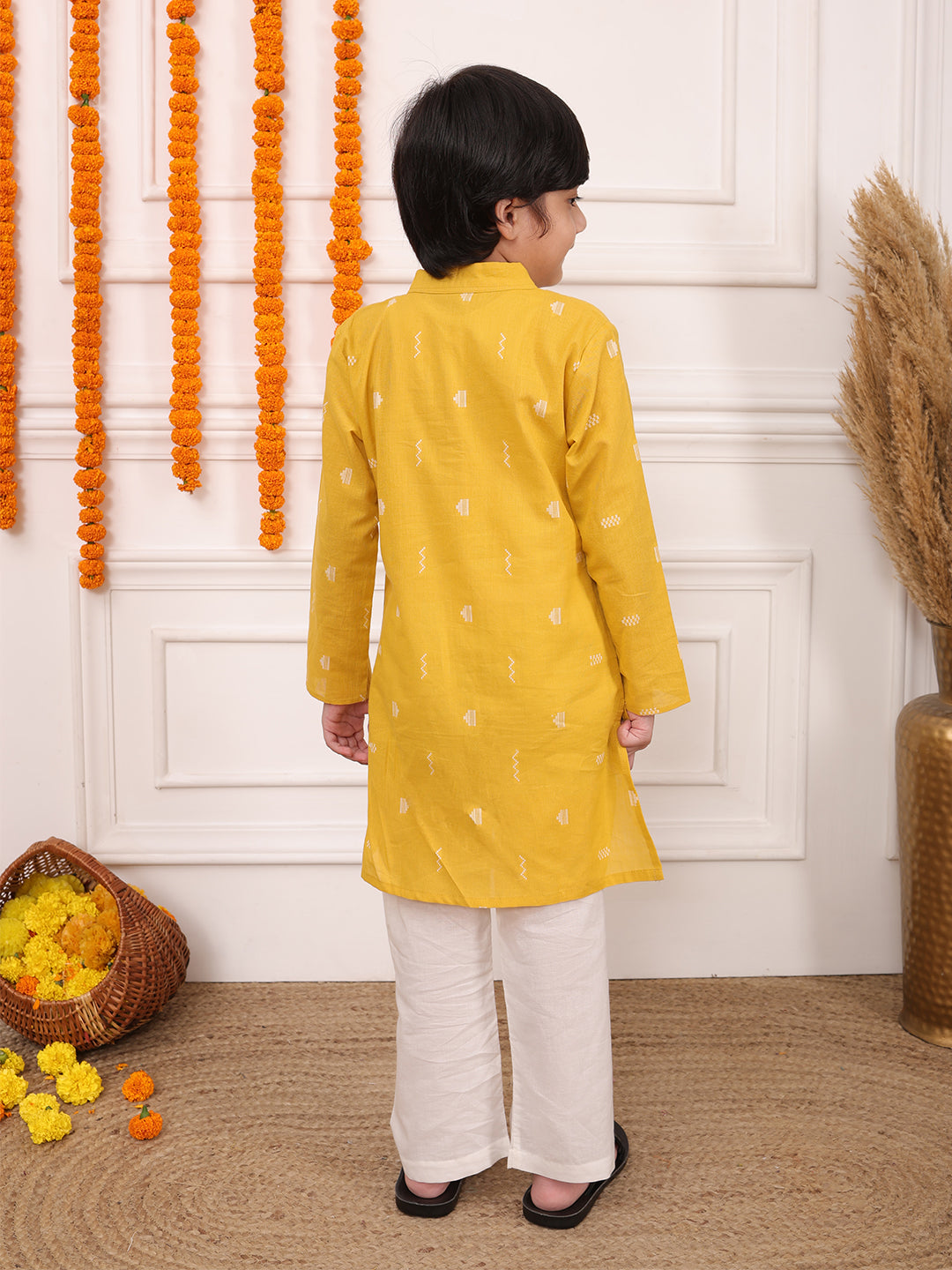 Biglilpeople Boys Woven Geometric Mandarin Collar Long Sleeves Kurta Set