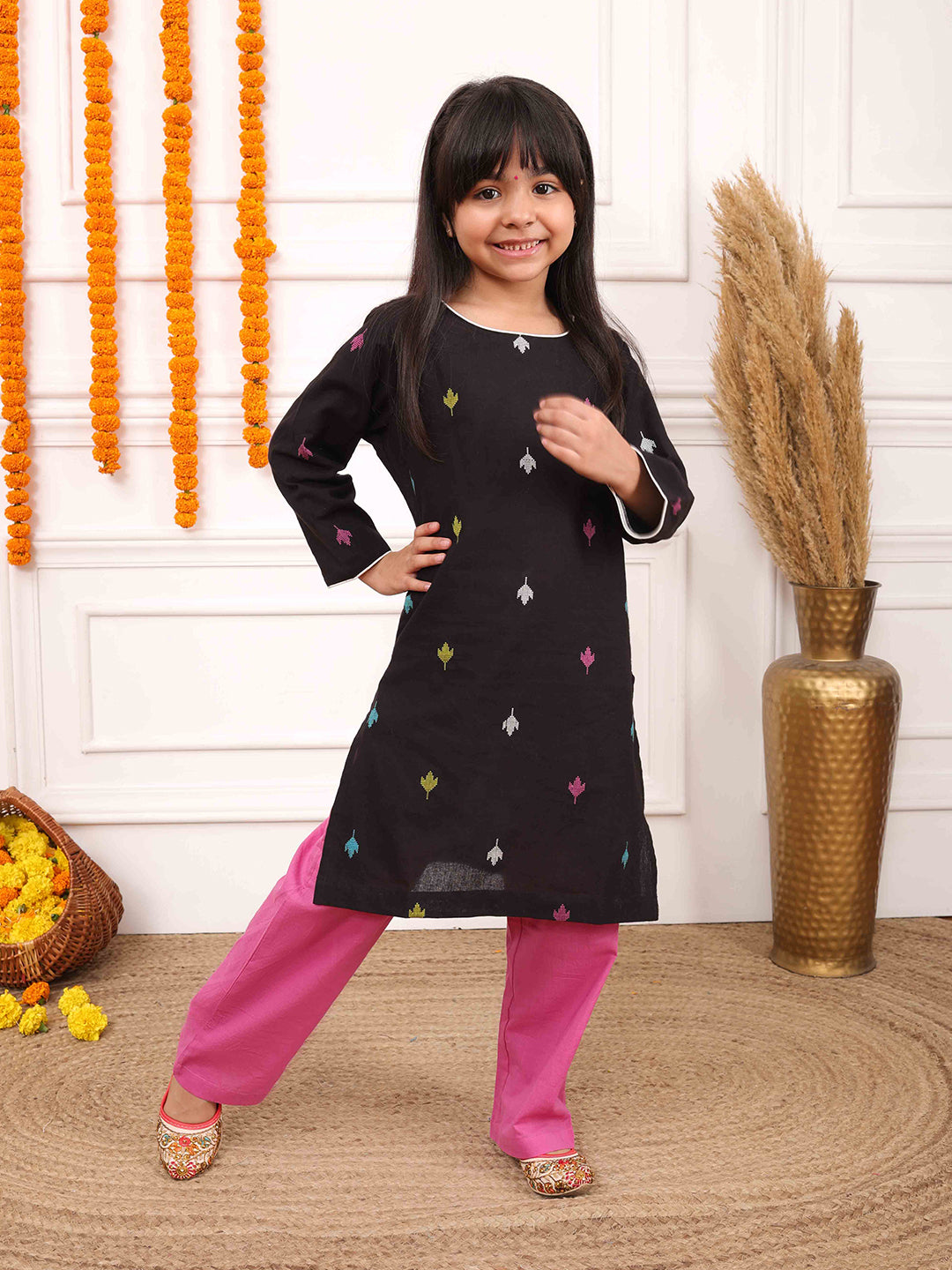 Biglilpeople Girls Woven Geometric Round Neck Long Sleeves Kurta Set