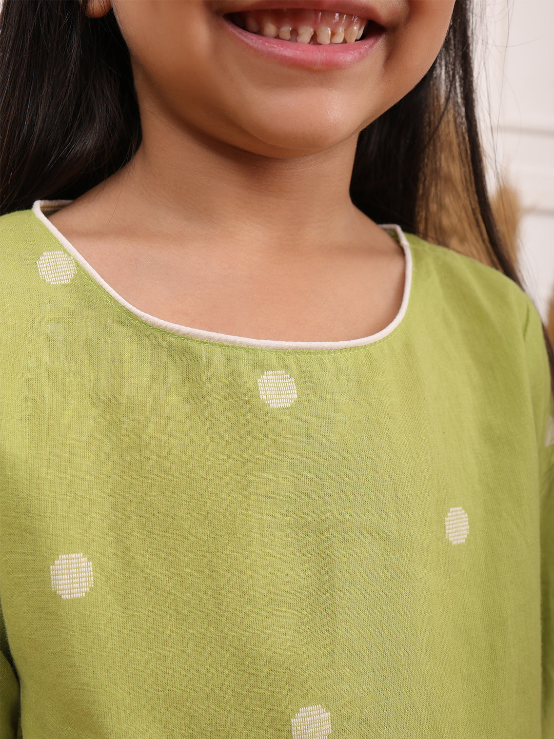 Conjunto Kurta para Niñas Biglilpeople con Cuello Redondo, Mangas 3/4 y Lunares Tejidos