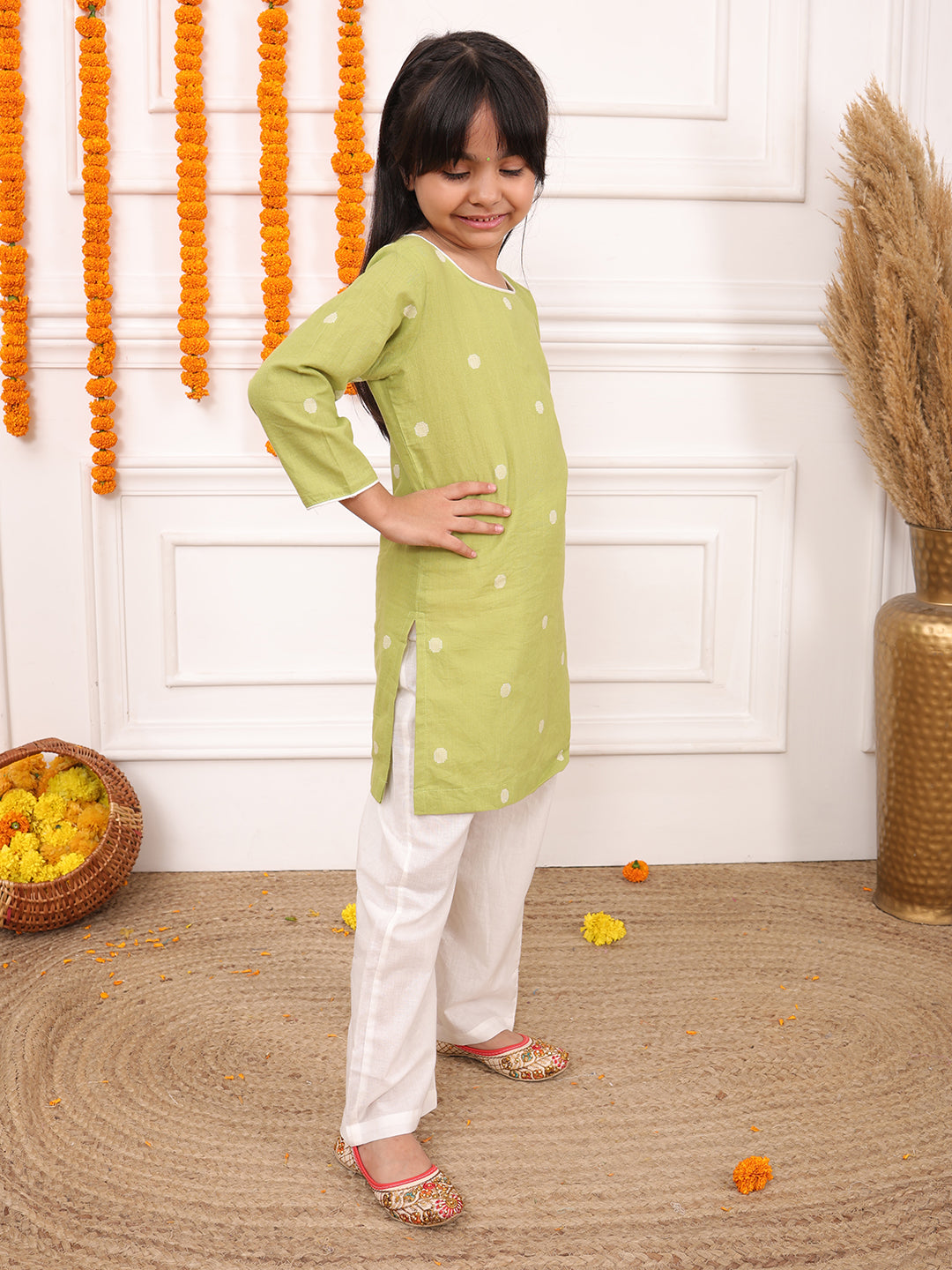 Conjunto Kurta para Niñas Biglilpeople con Cuello Redondo, Mangas 3/4 y Lunares Tejidos