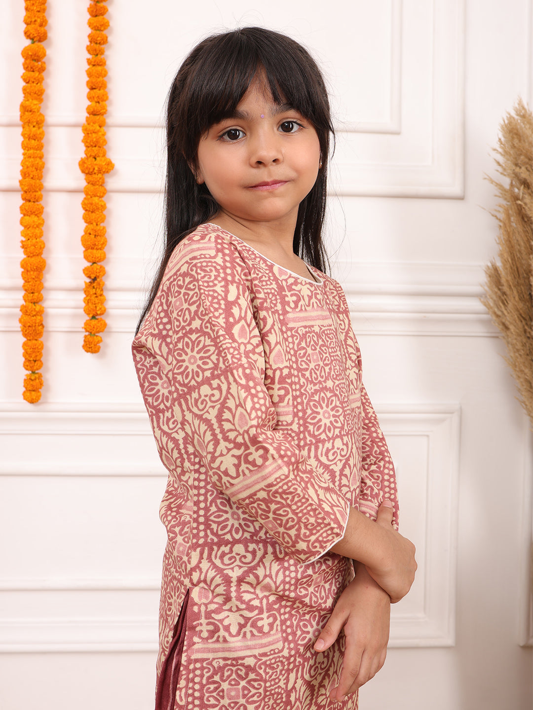 Biglilpeople Girls Geometric Print Round Neck 3/4th Sleeves Kurta Set