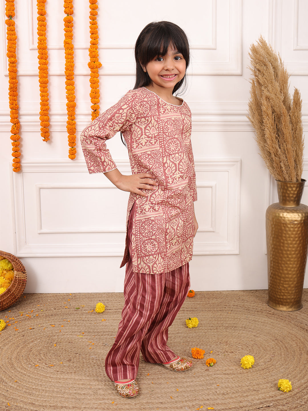 Biglilpeople Girls Geometric Print Round Neck 3/4th Sleeves Kurta Set