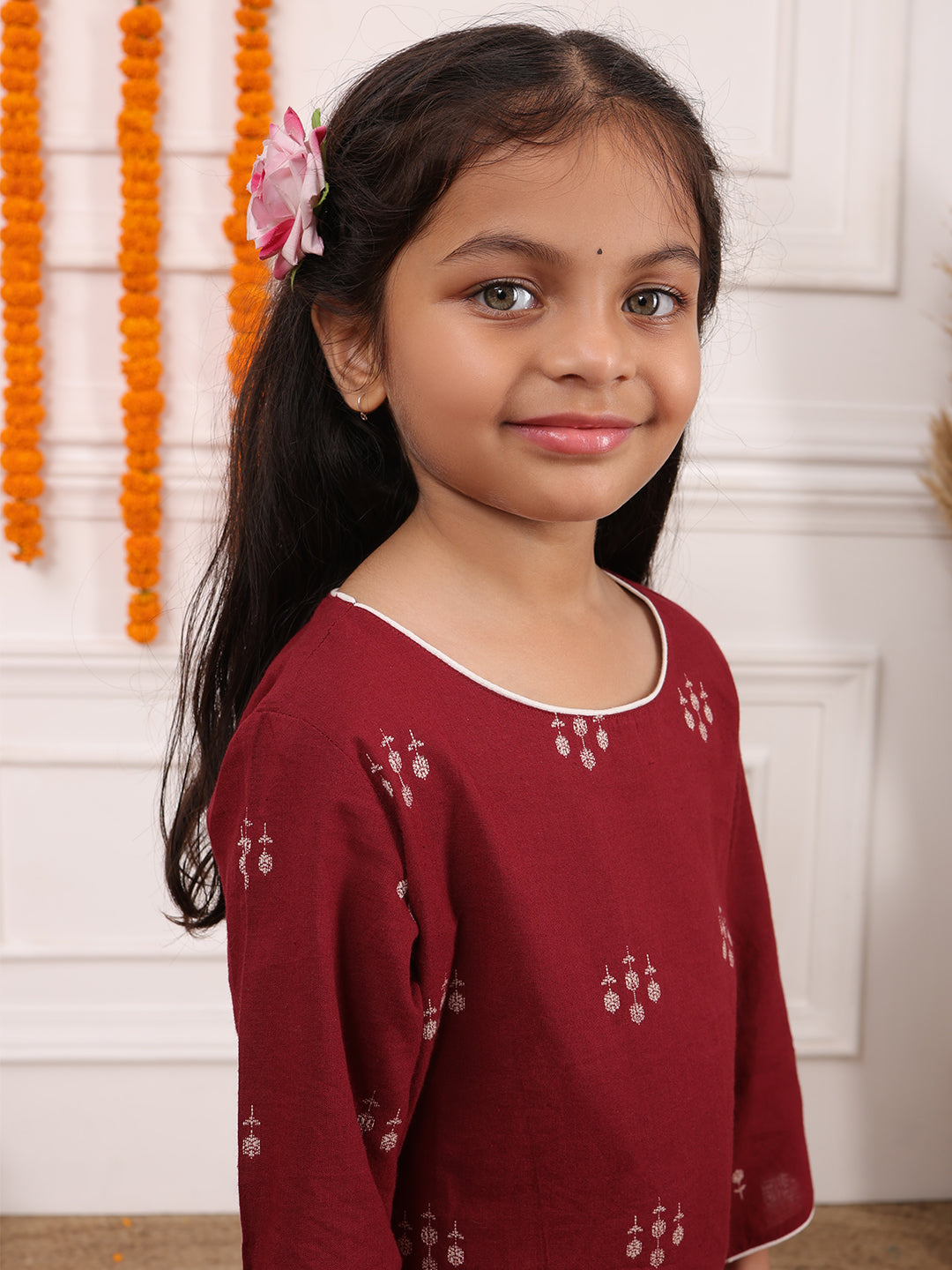 Biglilpeople Girls Woven Geometric Round Neck Long Sleeves Kurta Set