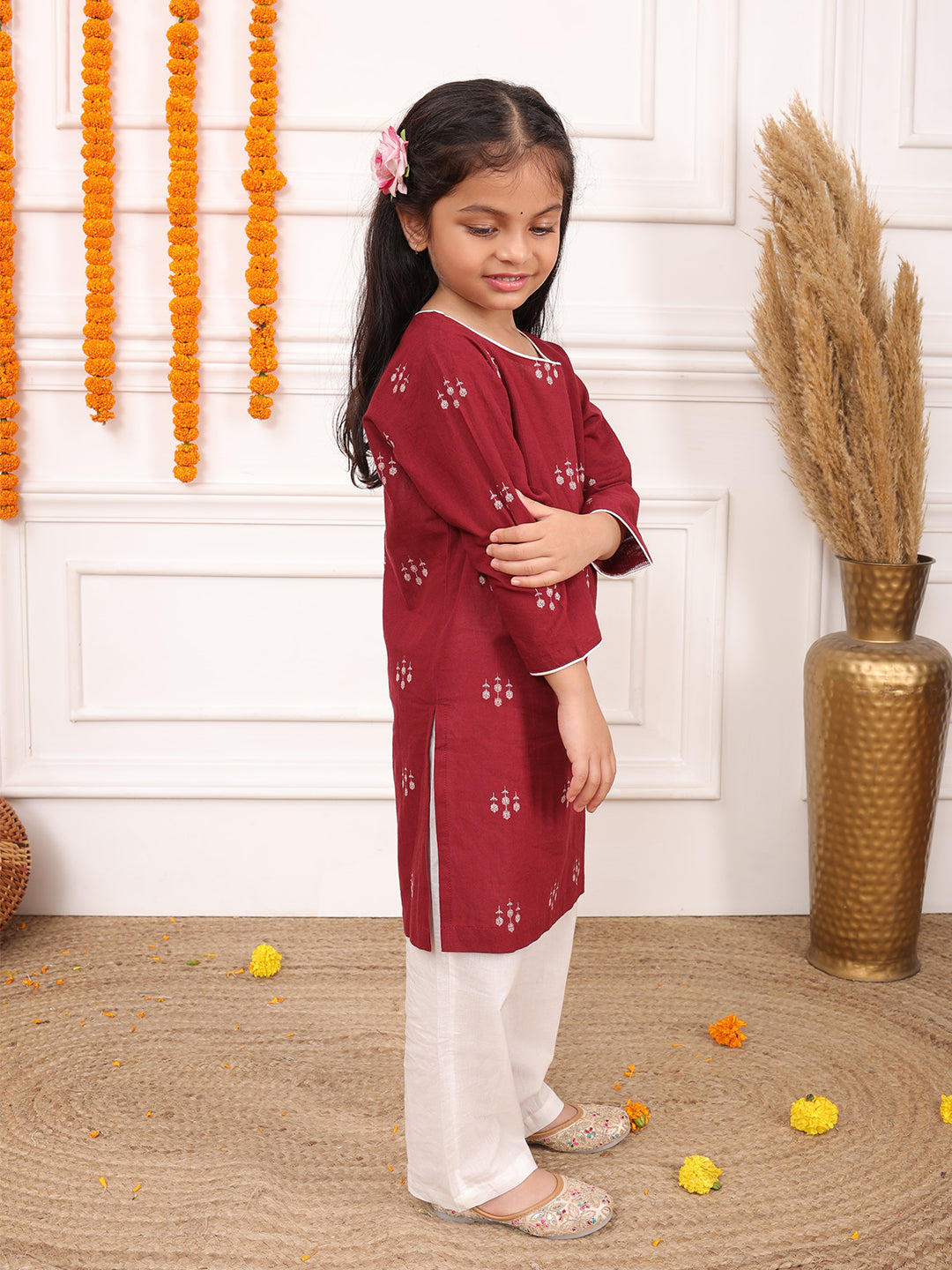Biglilpeople Girls Woven Geometric Round Neck Long Sleeves Kurta Set