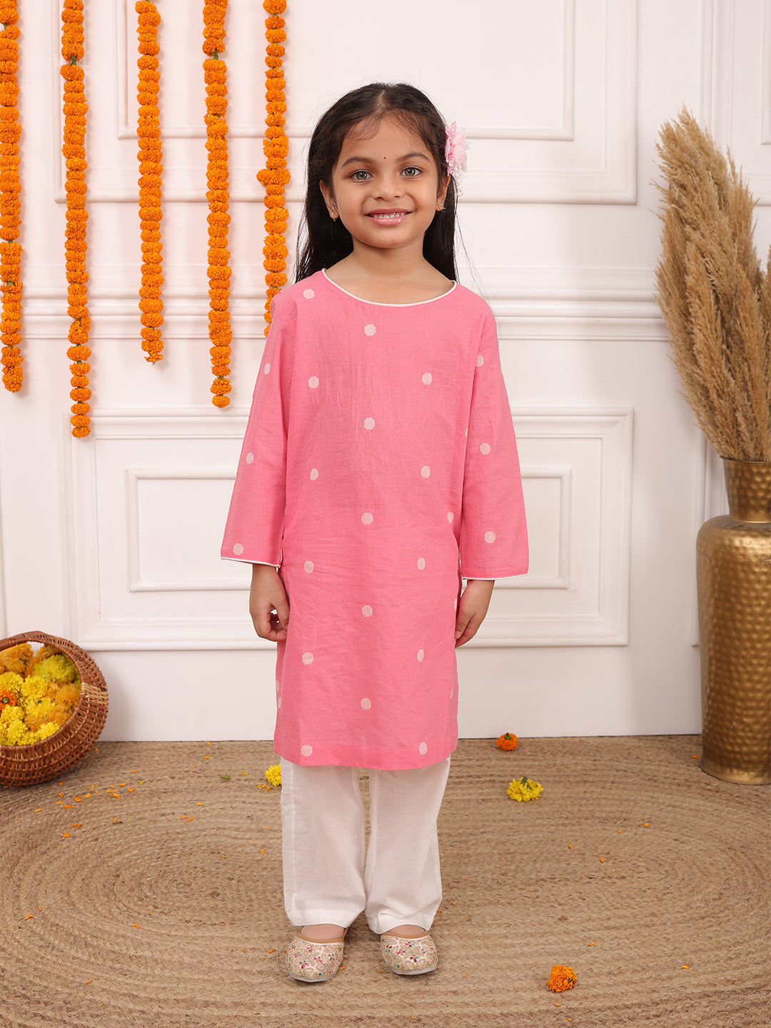 Conjunto de Kurta de Manga Larga con Cuello Redondo y Lunares Tejidos para Niñas Biglilpeople