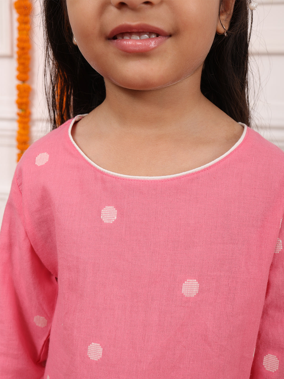 Conjunto de Kurta de Manga Larga con Cuello Redondo y Lunares Tejidos para Niñas Biglilpeople