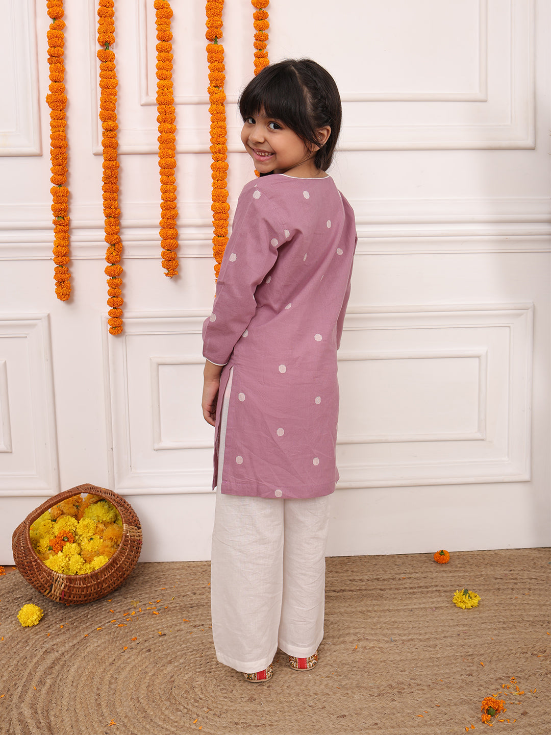 Conjunto de kurta de lunares de cuello redondo y manga francesa para niña Biglilpeople