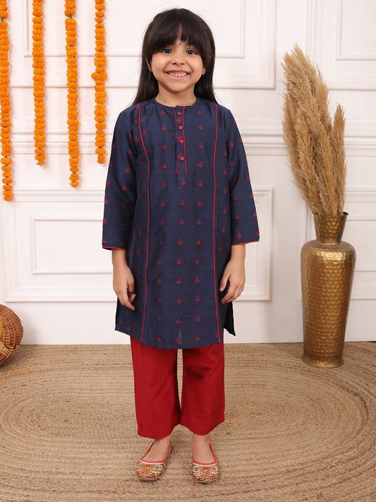 Biglilpeople Girls Woven Geometric Round Neck 3/4th Sleeves 4 Kali Kurta Set