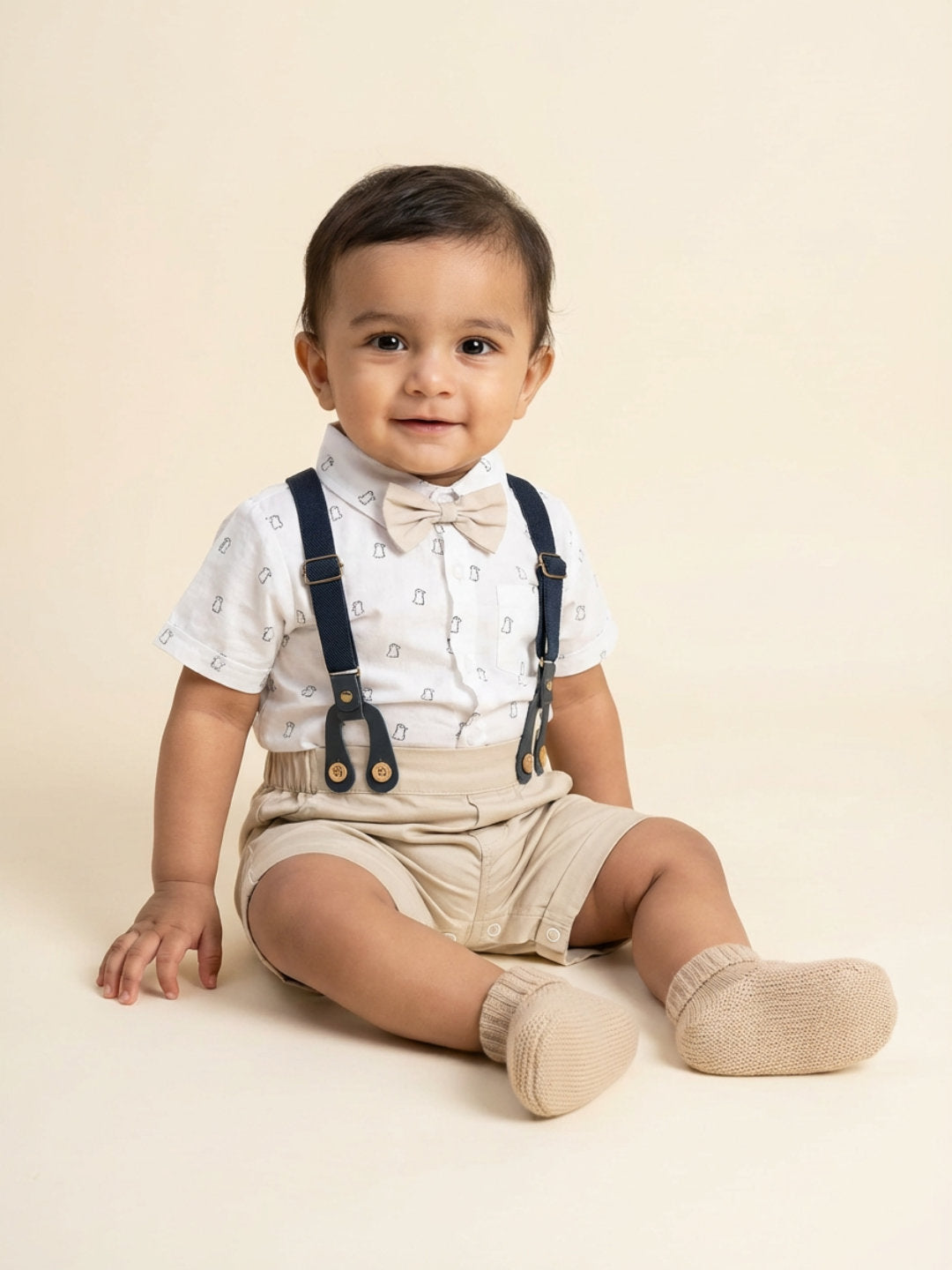बिगलिलपीपल लड़कों के लिए बेज स्प्रेड कॉलर शॉर्ट स्लीव शर्ट और शॉर्ट्स सेट