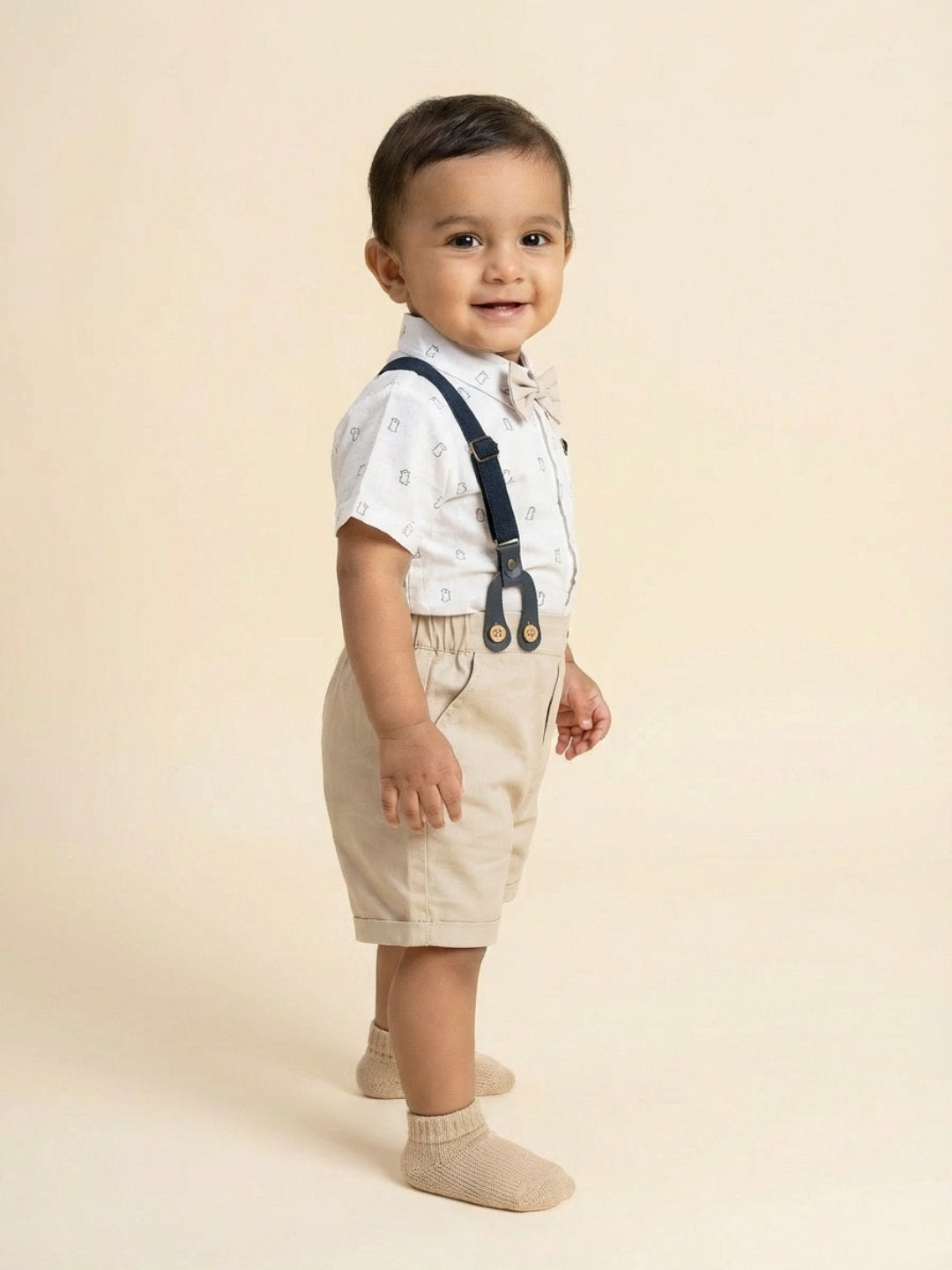 बिगलिलपीपल लड़कों के लिए बेज स्प्रेड कॉलर शॉर्ट स्लीव शर्ट और शॉर्ट्स सेट