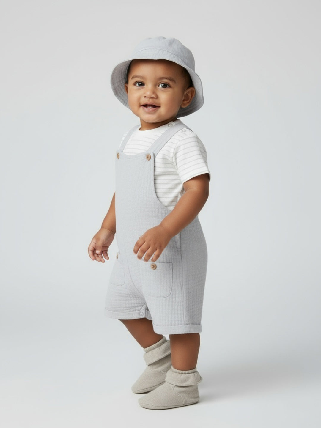 Biglilpeople Boys Solid Dungaree and T-Shirt Set with Hat