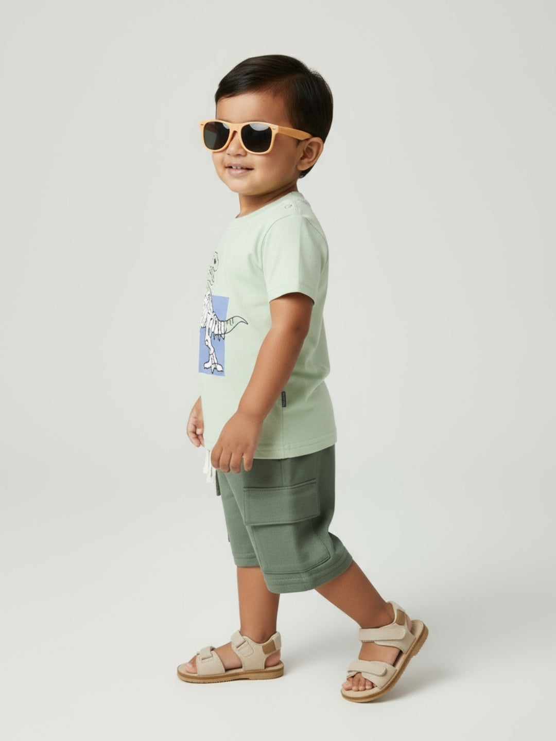 Biglilpeople Boys Graphic Print T-Shirt and Cargo Shorts Set with Sunglasses