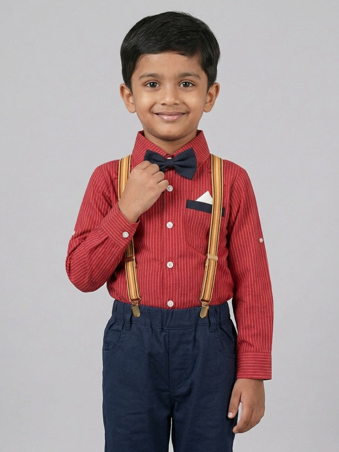 बिगलिलपीपल लड़कों की लाल शर्ट क्लासिक बो टाई के साथ और नीली पैंट सस्पेंडर्स के साथ