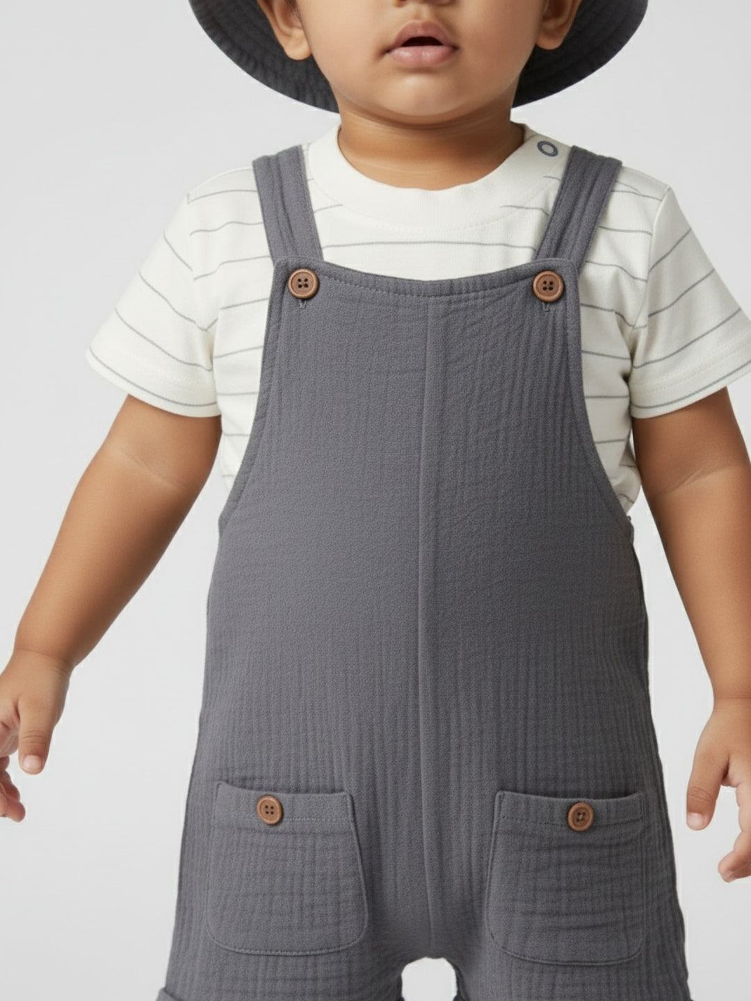 बिग्लिलपीपल लड़कों का सॉलिड डंगरी और टी-शर्ट सेट हैट के साथ