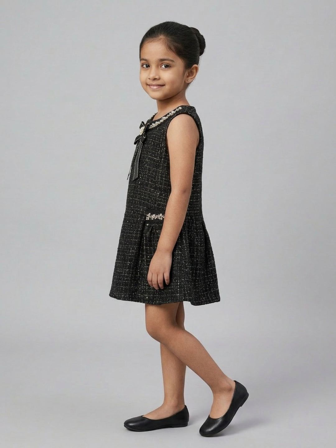 Biglilpeople Girls Black Tweed Bow Detailed Round Neck Sleeveless A-Line Dress