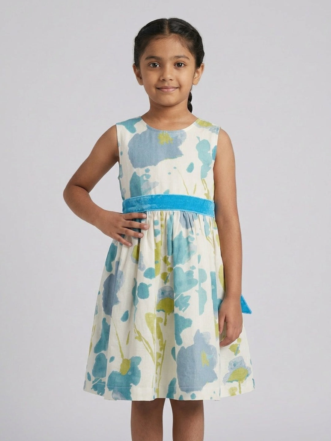 Vestido acampanado sin mangas con cuello redondo y estampado abstracto multicolor para niña de Biglilpeople