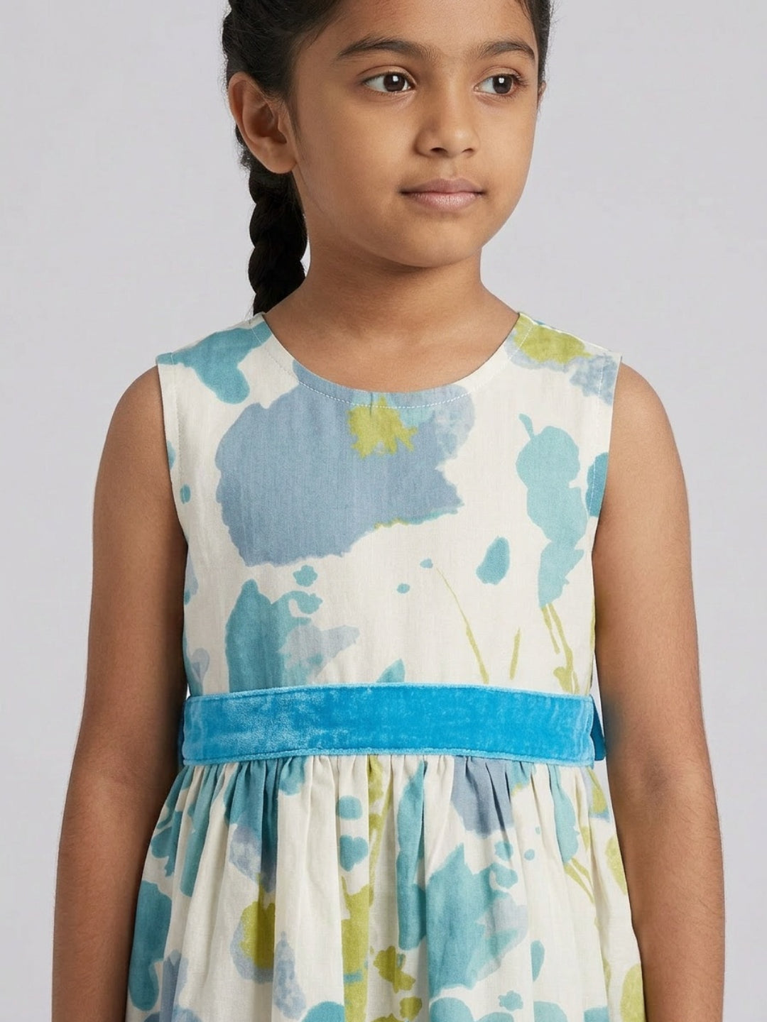 Vestido acampanado sin mangas con cuello redondo y estampado abstracto multicolor para niña de Biglilpeople