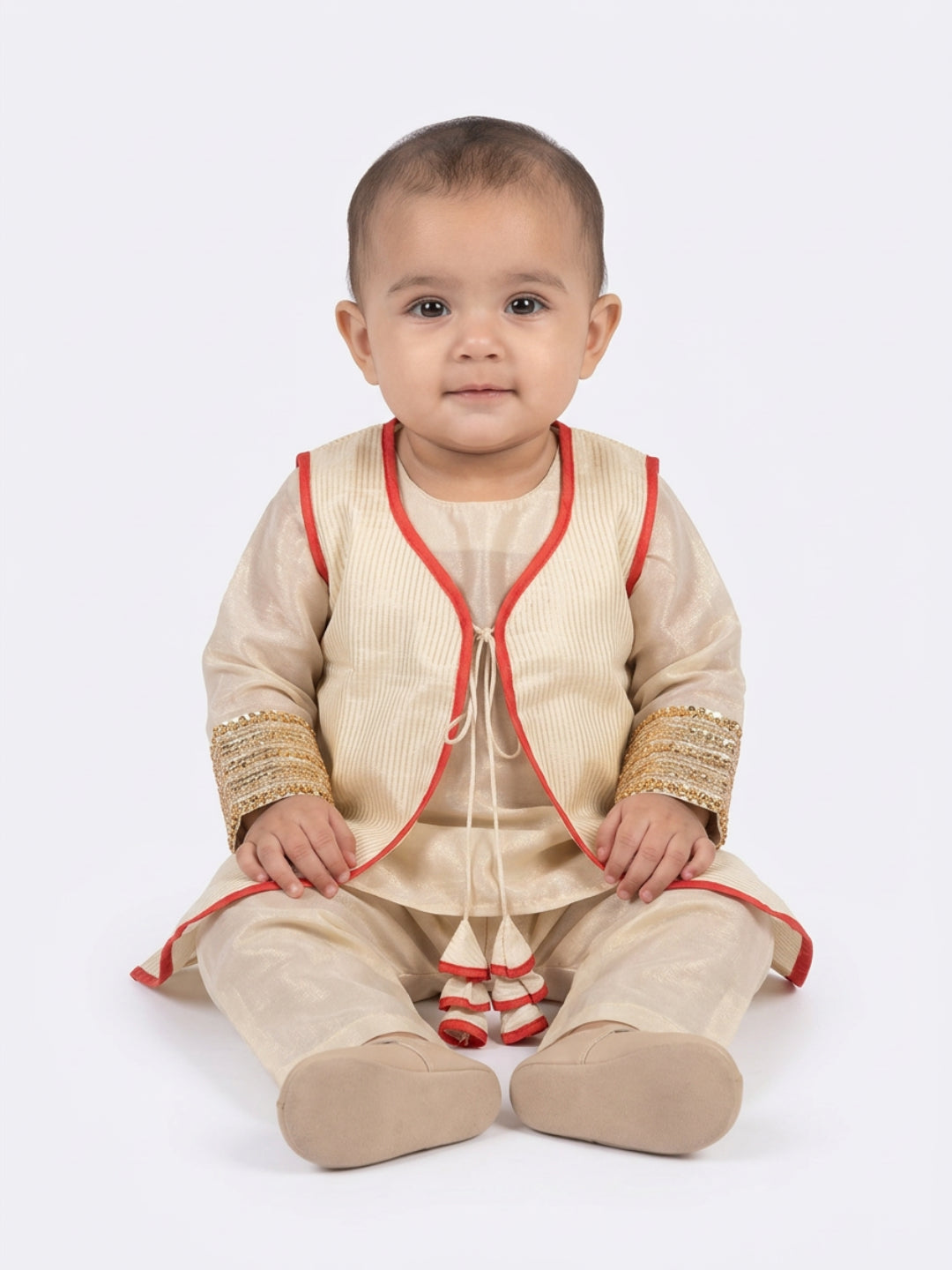 बिग लिल पीपल शिशु लड़कियों के लिए पारंपरिक बेज सीधा कुर्ता पैंट और बिना आस्तीन की जैकेट के साथ