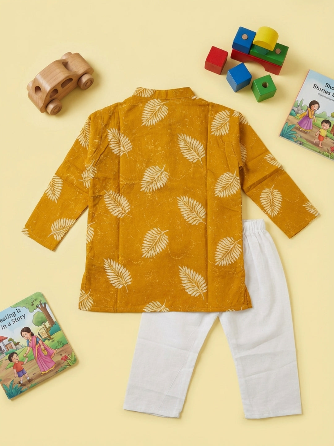 बिगलिलपीपल लड़कों का मस्टर्ड येलो लीफ प्रिंट मैंडरिन कॉलर फुल स्लीव्स स्ट्रेट कुर्ता पजामा सेट