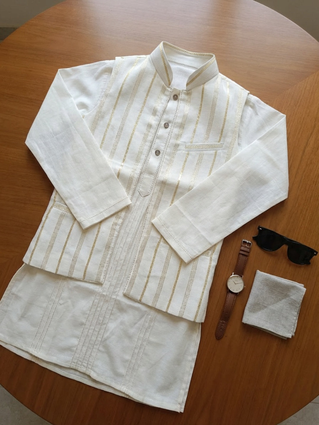 Conjunto de Kurta y Pijama Crudo para Bebés Niños de Biglilpeople con Chaleco Nehru a Rayas