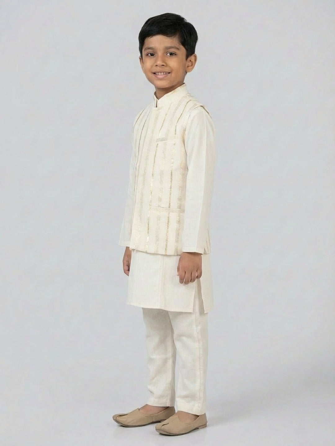 Conjunto de pijama de kurta y chaleco Nehru color blanco hueso para niños de Biglilpeople
