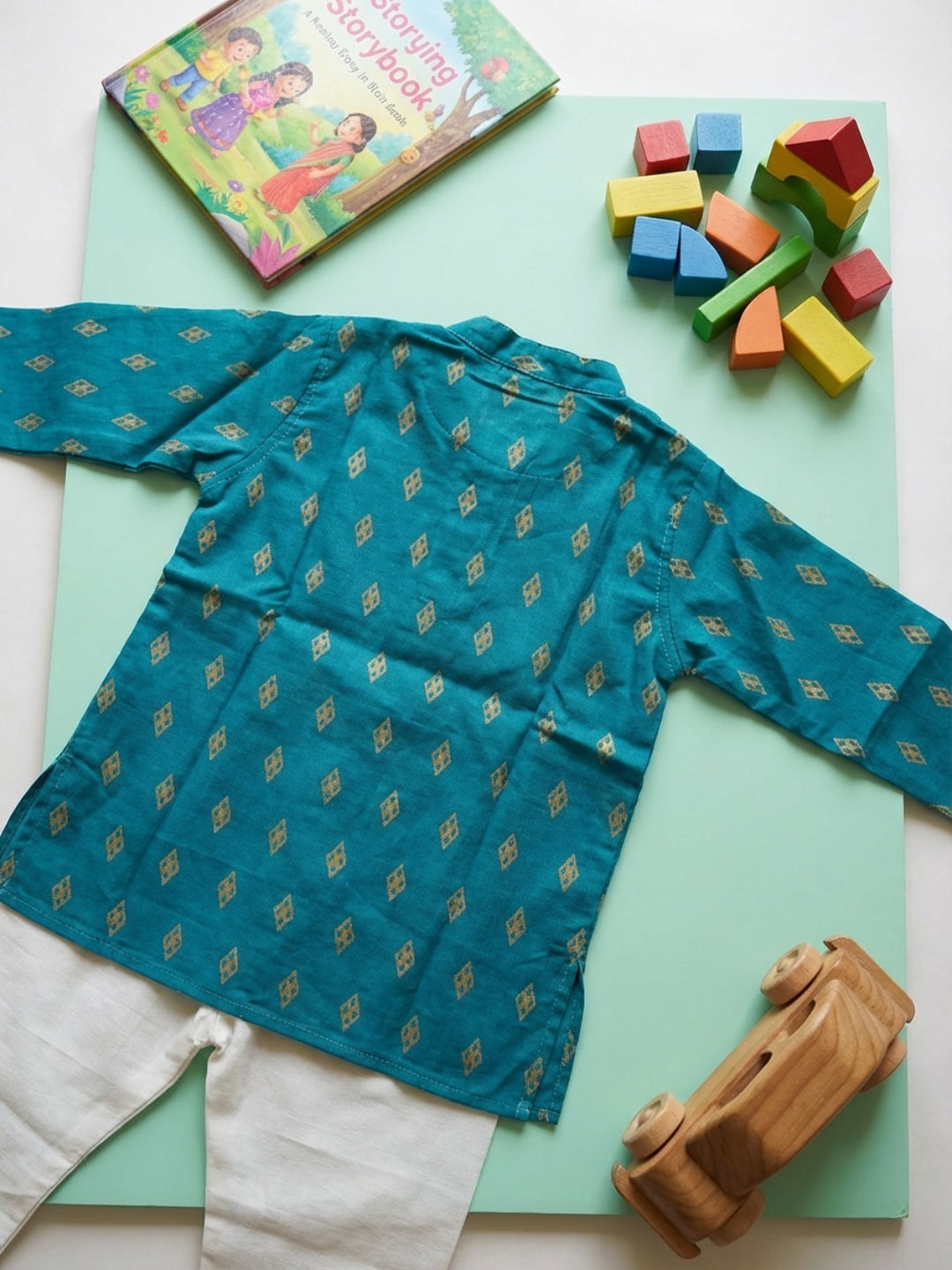 Conjunto de pijama de kurta recta de manga larga con cuello mandarín y estampado geométrico en verde azulado para niños de Biglilpeople