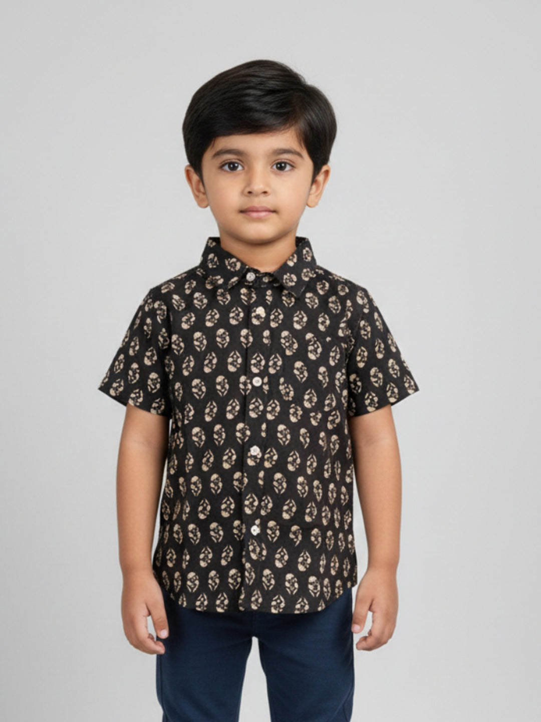 Biglilpeople Niños Camisa Negra de Lino Desi con Estampado de Puro Algodón y Cuello Abierto