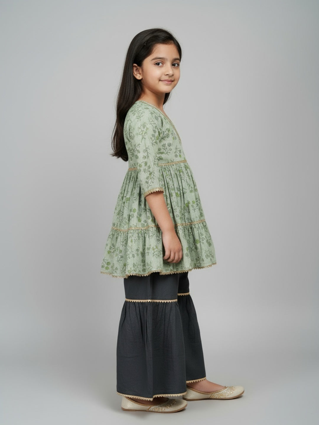 Conjunto de Kurta Angrakha con estampado floral y Sharara para niña Biglilpeople