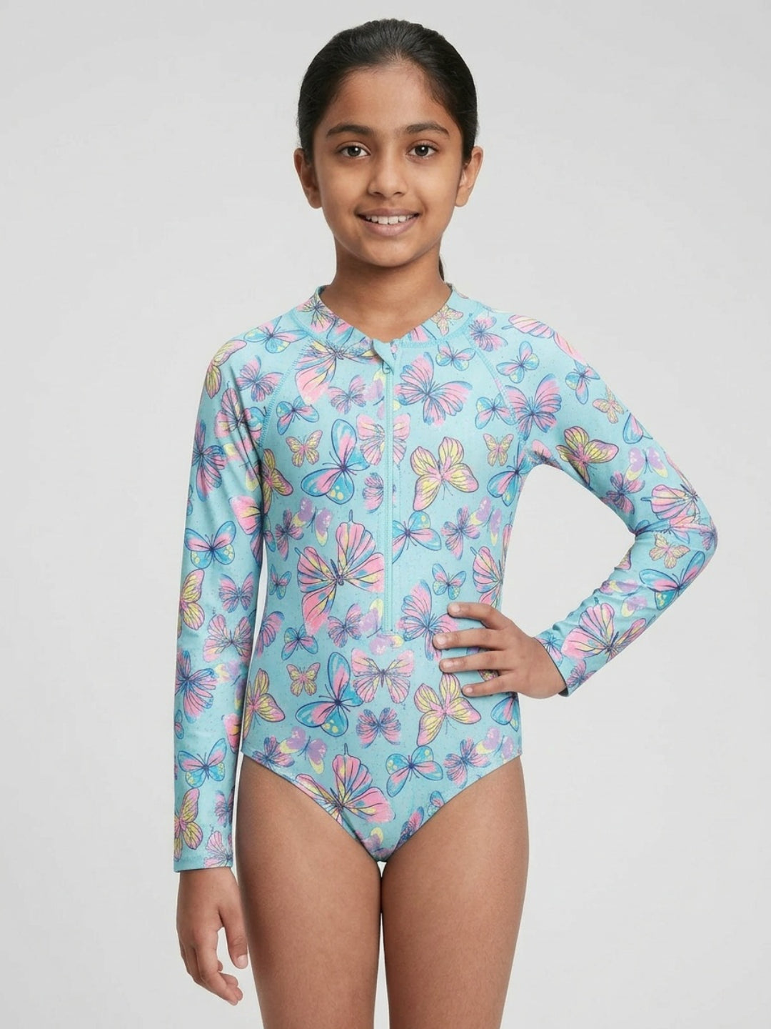 Traje de baño de una pieza con estampado de mariposas aqua, cuello redondo y manga larga para niña de Biglilpeople